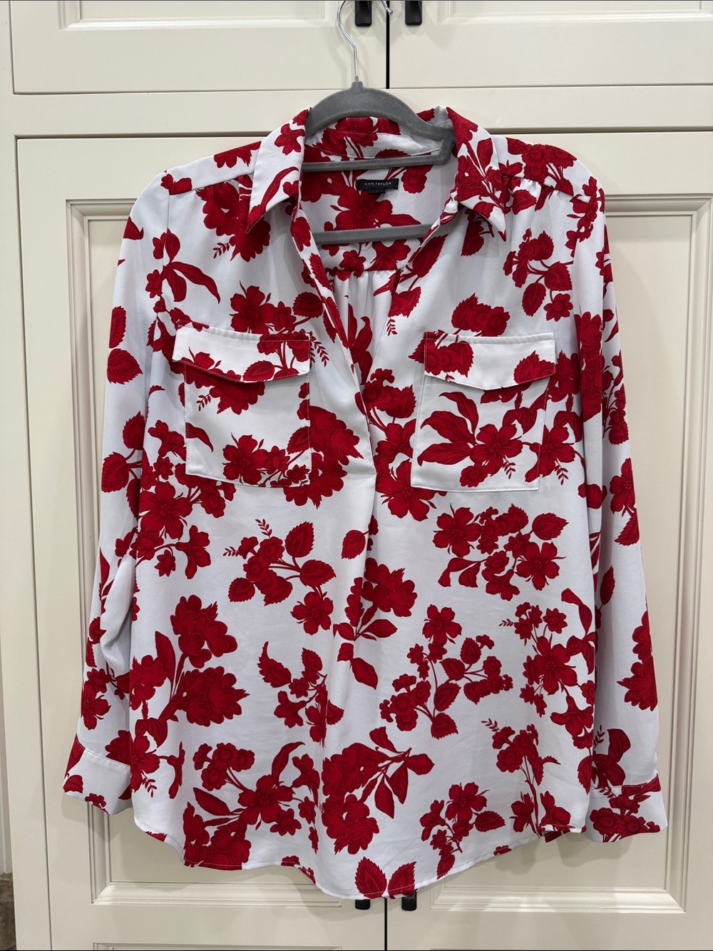 Ann Taylor Floral Red and White Long-sleeve “Camp Shirt” Style Top Womens Medium
